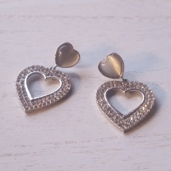 Jewelry - Heart silver tone earrings